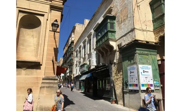 Shop to let in Malta: Valletta 60sqm Corner Shop For Rent