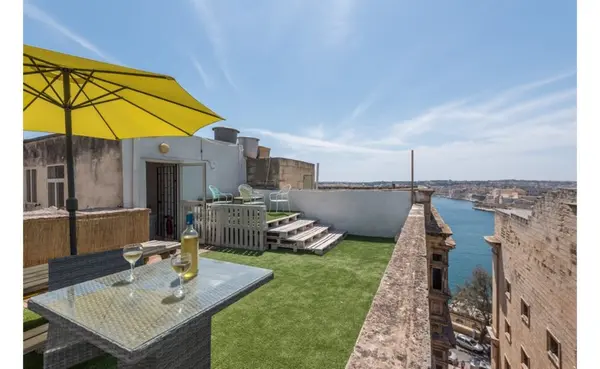 Offices for rent in Malta: Valletta serviced Office space to let with 15 desks