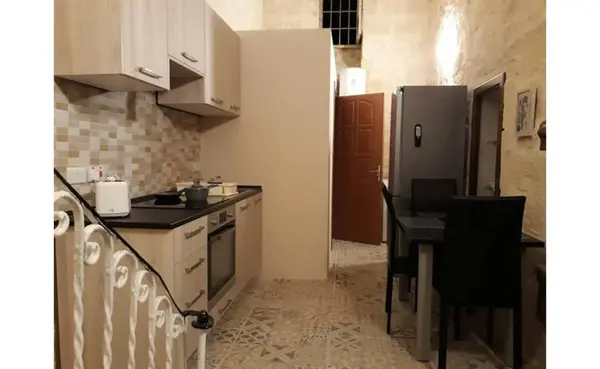 Properties for rent Malta: Birkirkara townhouse with 1 bedroom to let
