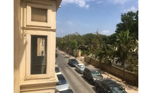 Offices / Apartments for rent in Malta: Spacious Office / Apartment with 3 bedrooms in Floriana
