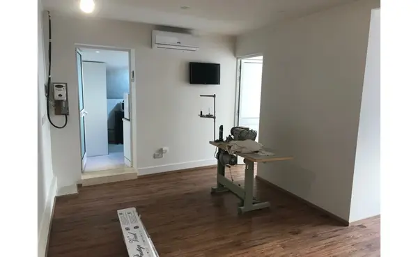 Shops for rent in Malta: Birkirkara office / shop for rent with large front patio