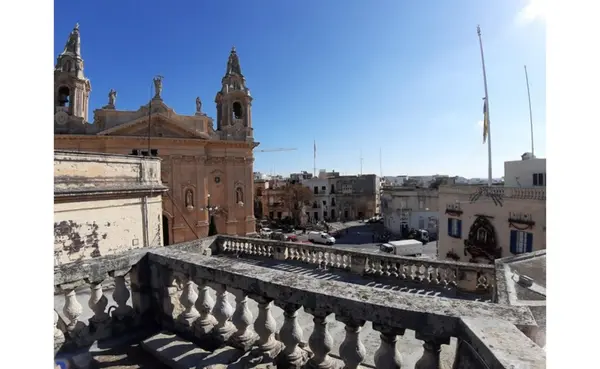 Palazzo for rent Naxxar with roof terrace