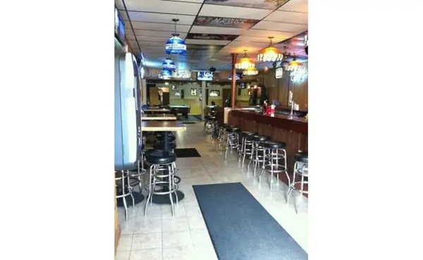 Restaurant to let Malta: Gzira 195sqm snack bar for rent with class 4D permits