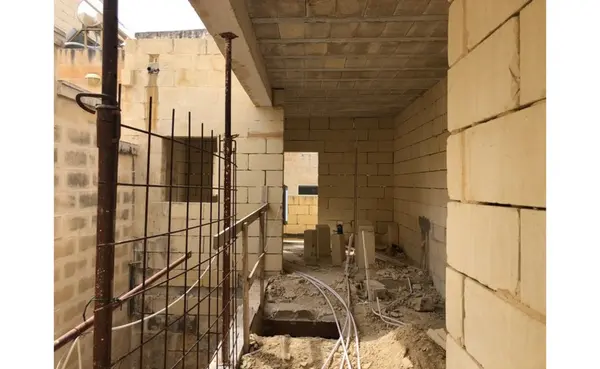 Real estate Malta: Valletta Townhouse / Block of Apartments for rent
