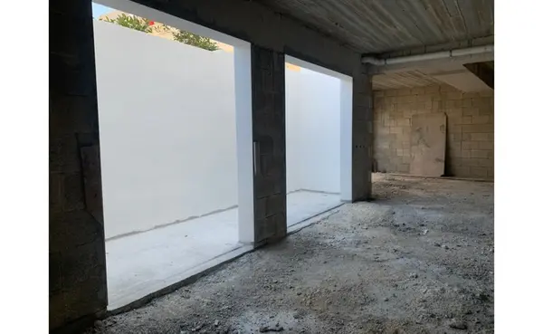 Shop for rent in Iklin that consists of 230 sqm