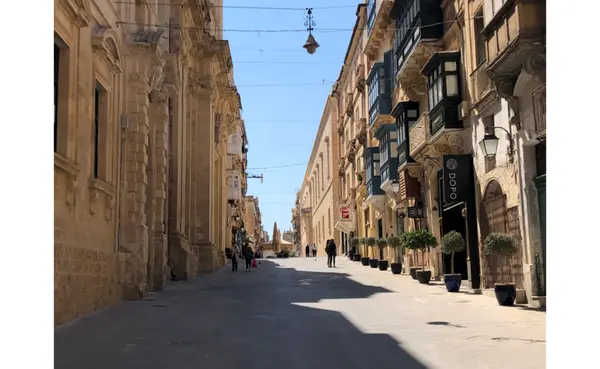 Wine Bar with outside seating for rent in Valletta