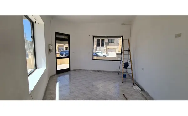Shops for rent in Malta: Corner shop for rent in Gharghur