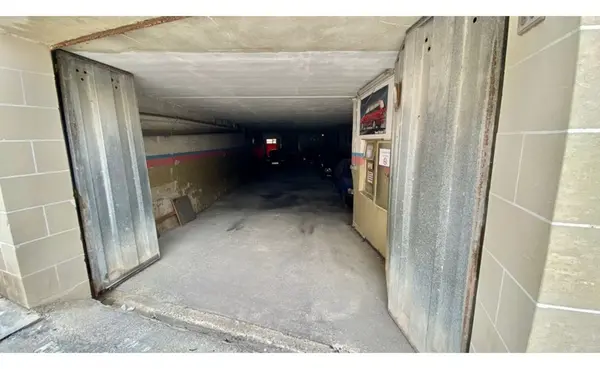 Real estate Malta: 14 car garage for rent / for sale in Hamrun