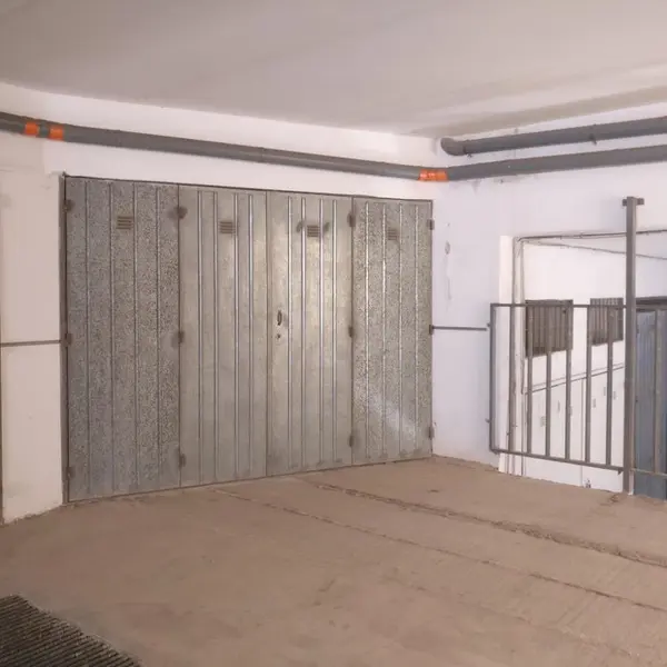 Prime Storage Solution: 3-Car Garage for Rent in Naxxar