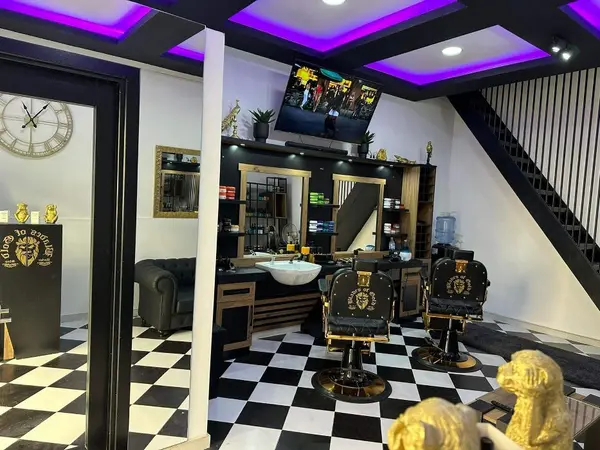 Barber Shop for Rent in Valletta | Air-Conditioned, Class 4B Permit