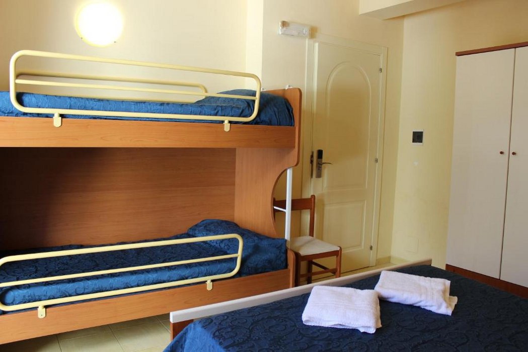 Sicily Hotel: 10 Beds, Sea Views, Rooftop, & Garden