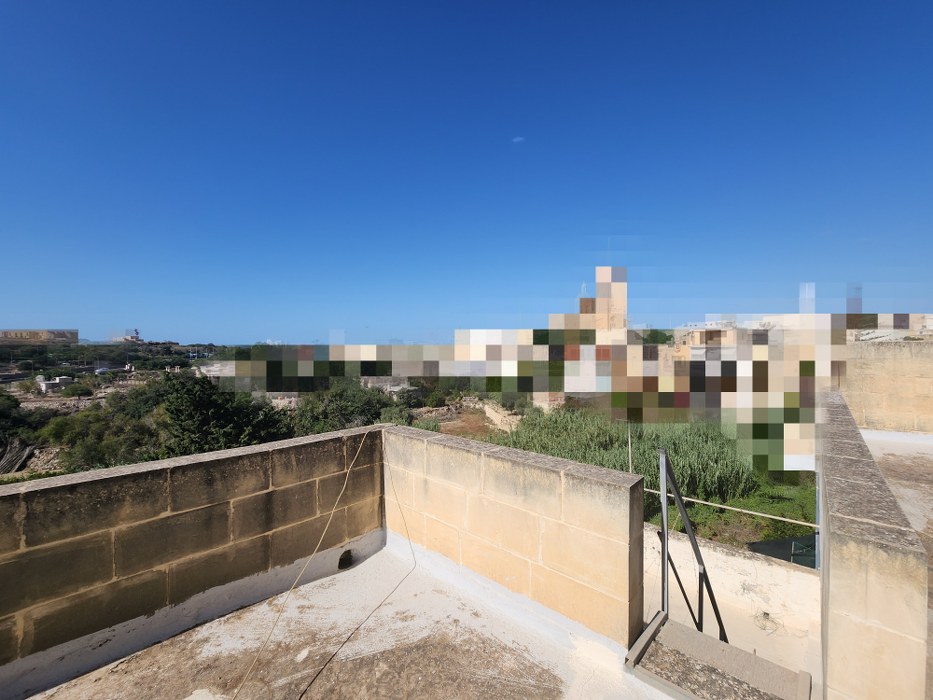Large townhouse for sale in Ghajnsielem, Gozo