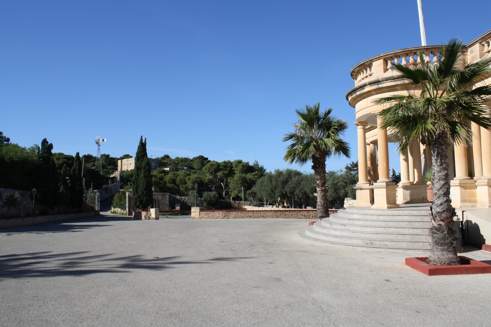 Exclusive Wardija Villa with Expansive Gardens
