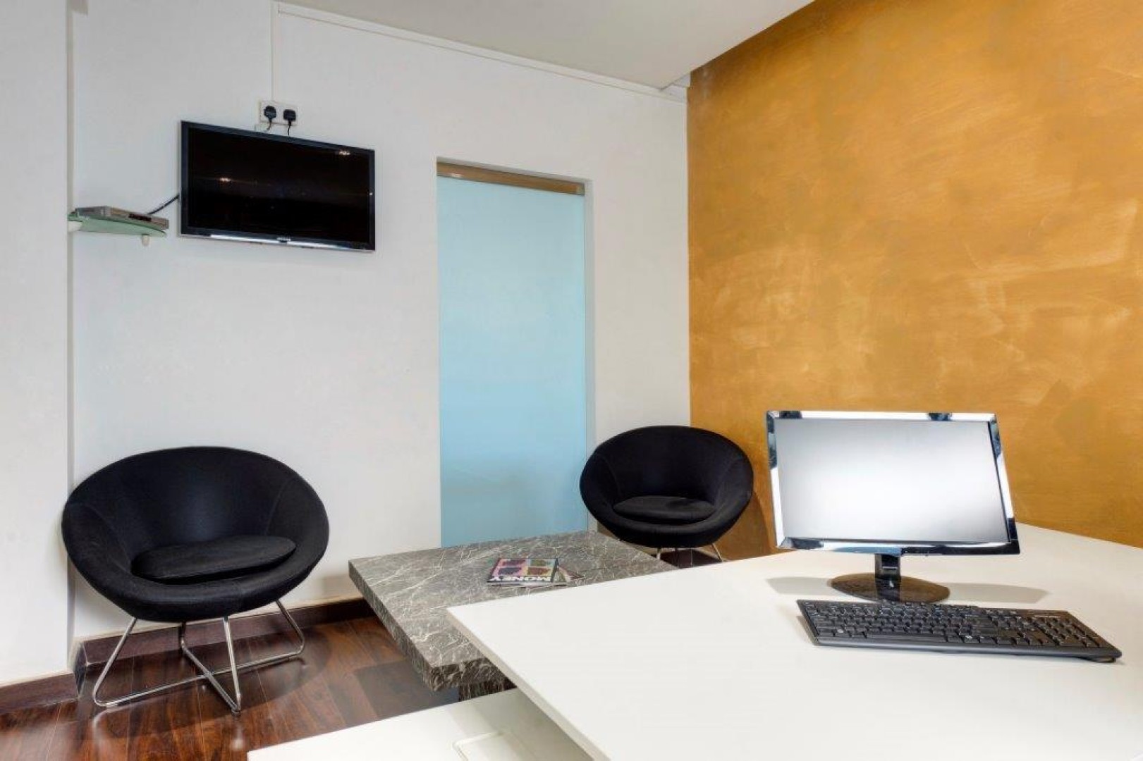 A Very Modern Seafront Office in a Great Location for rent