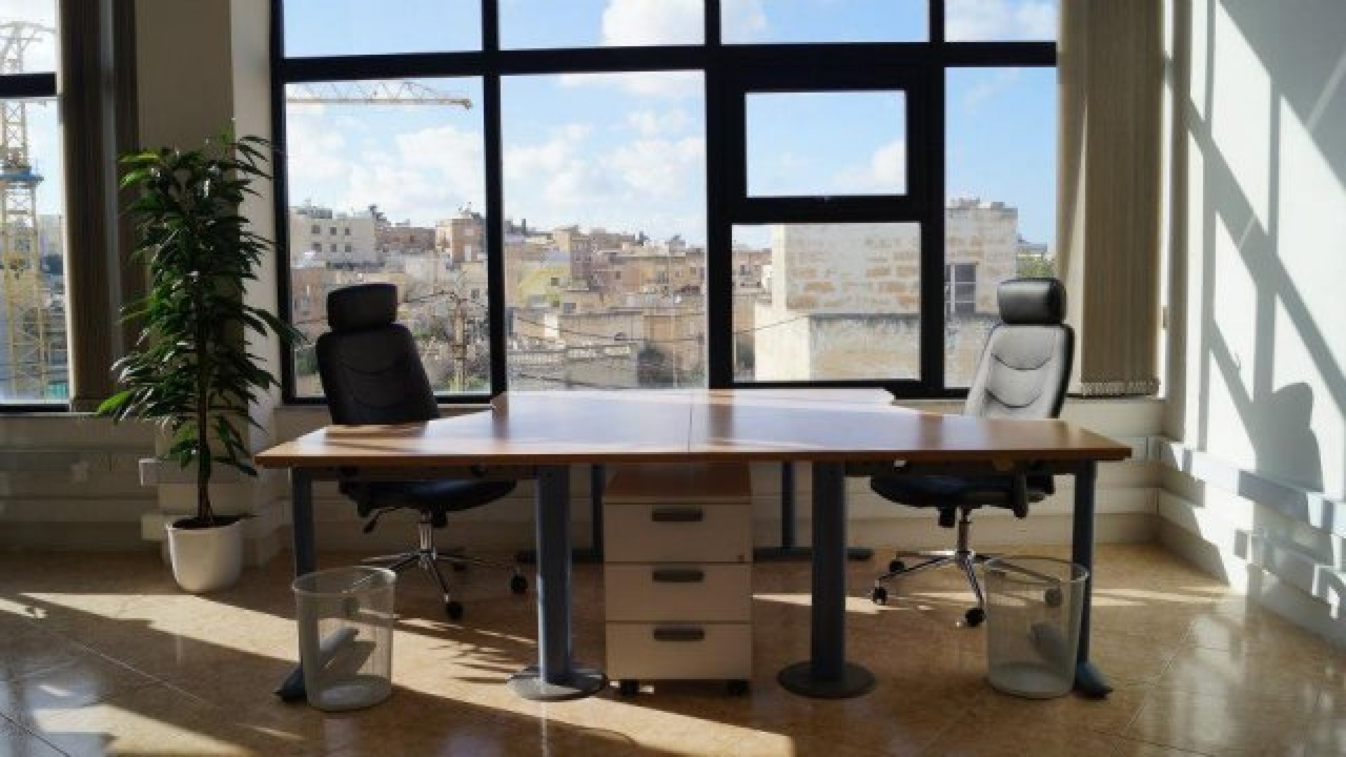 Offices to let (4-6 work stations)
