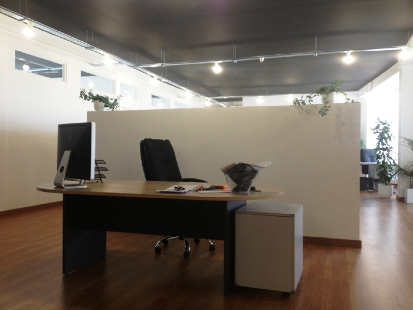 Offices to let (4-6 work stations)