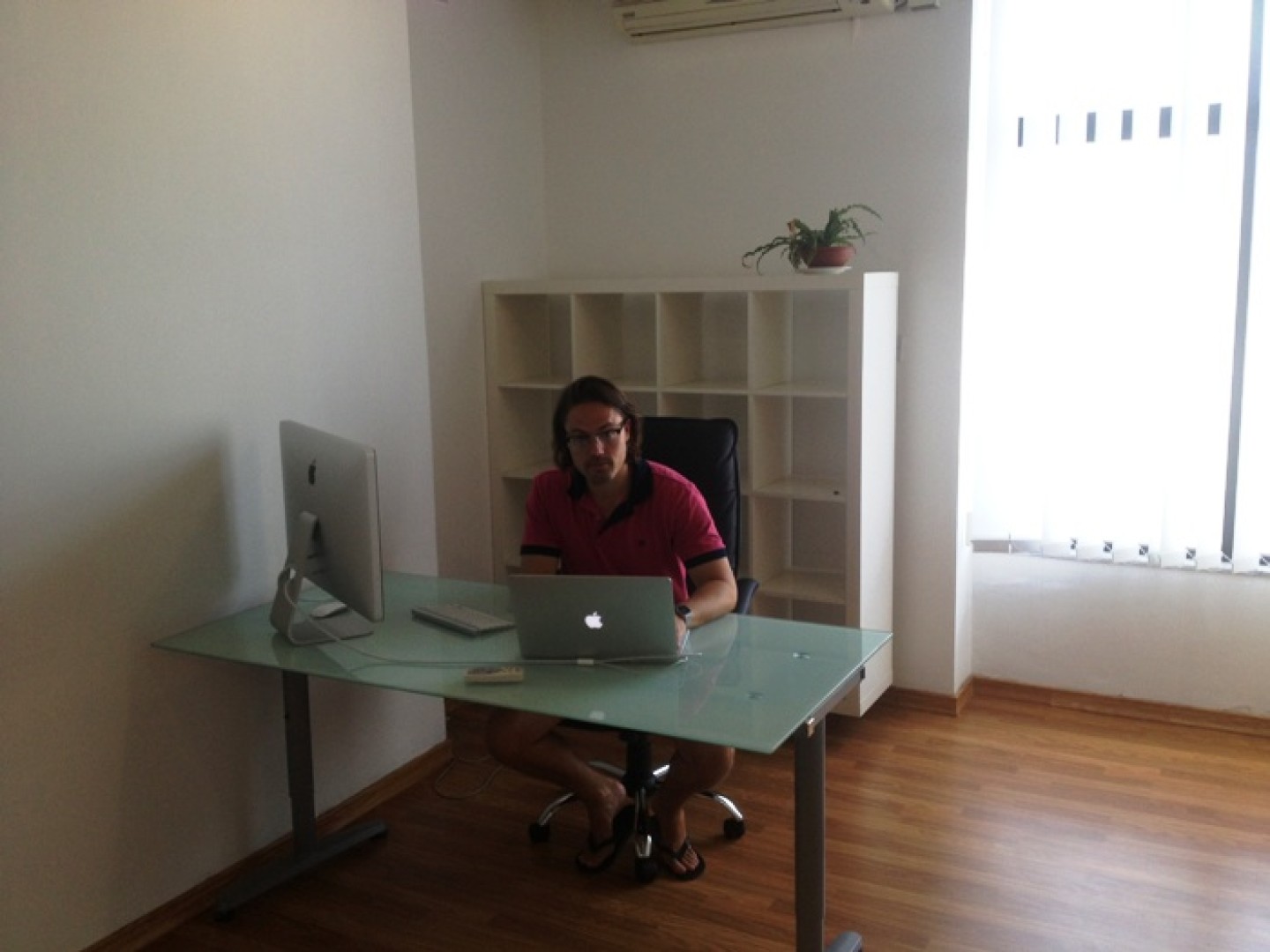 Offices to let (4-6 work stations)