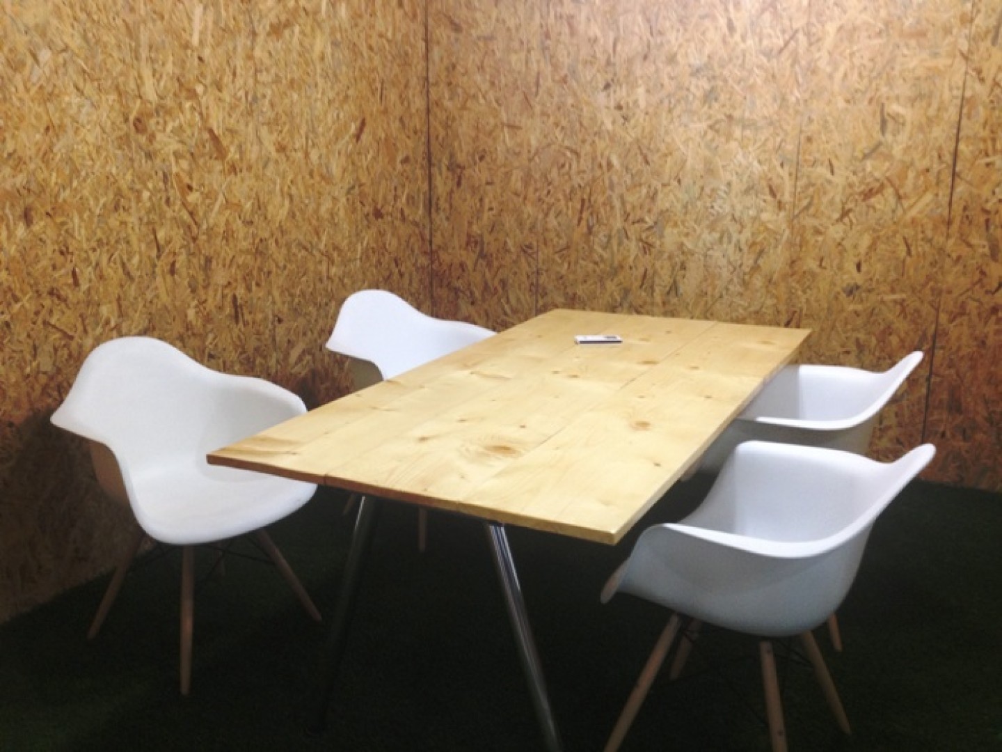 Offices to let (4-6 work stations)