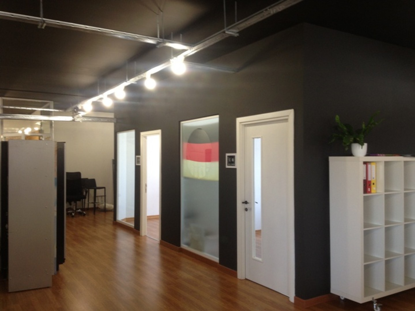Offices to let (4-6 work stations)
