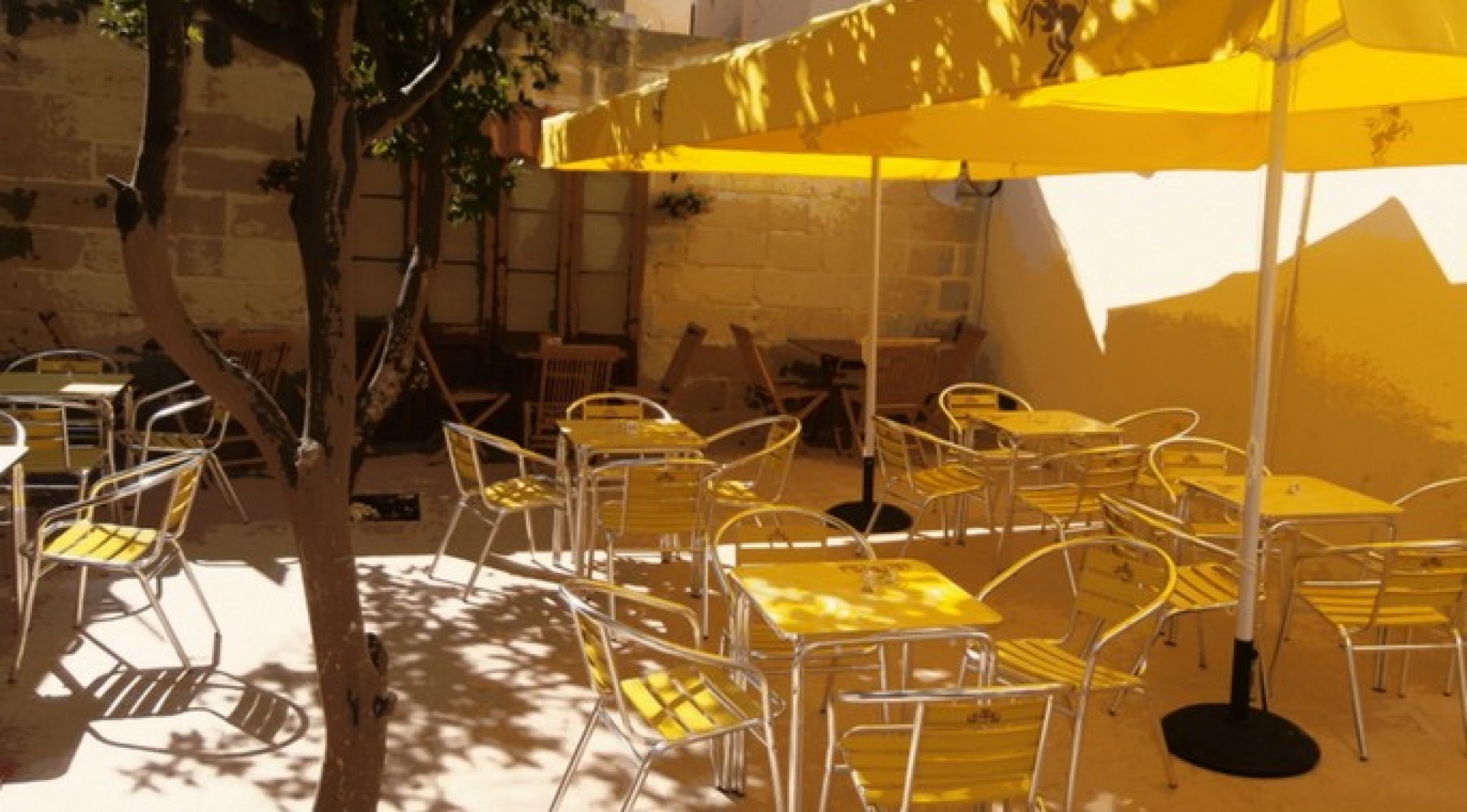 Paola restaurant/coffee shop