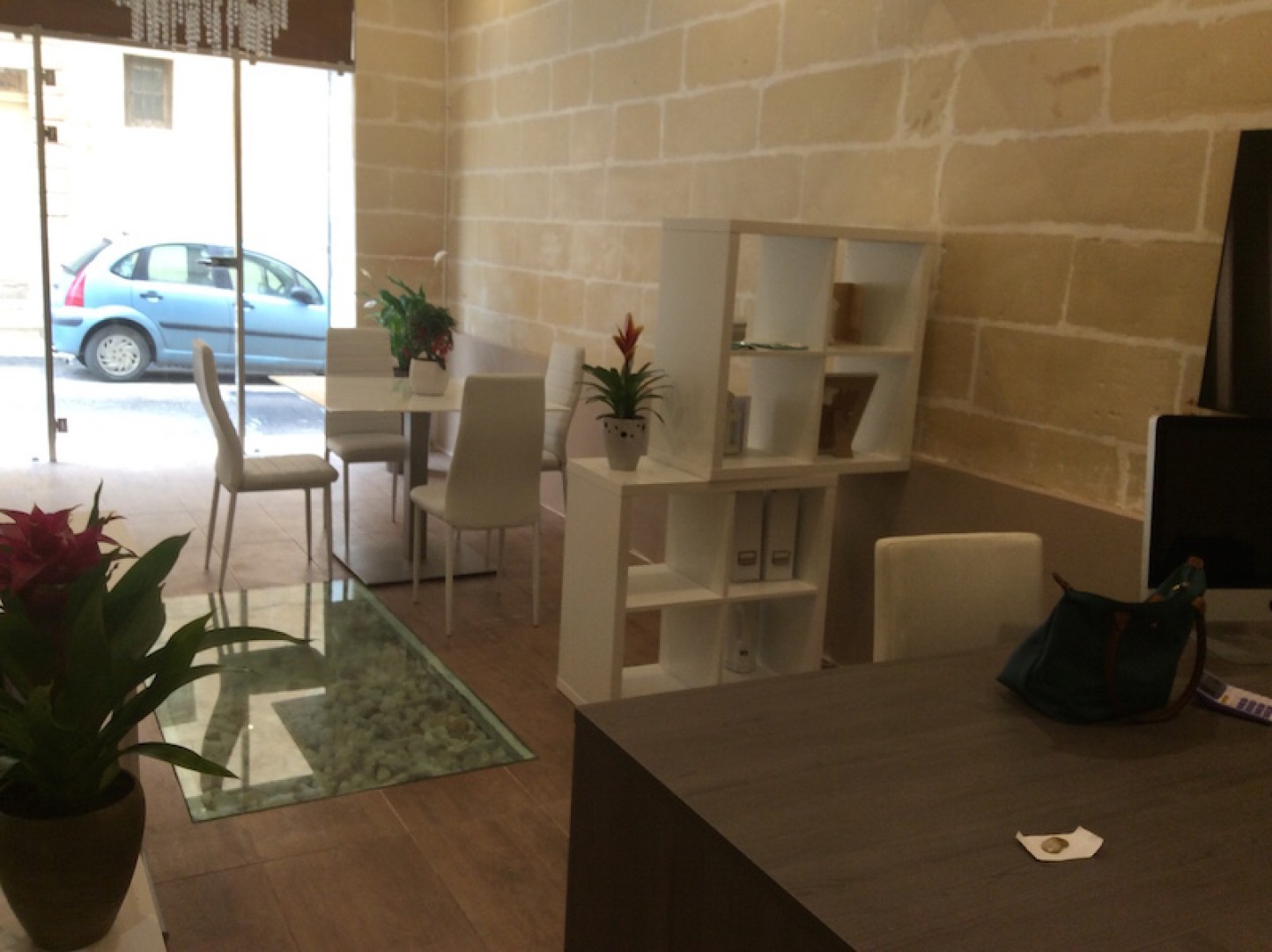Class 4 shop/office to let in Sliema