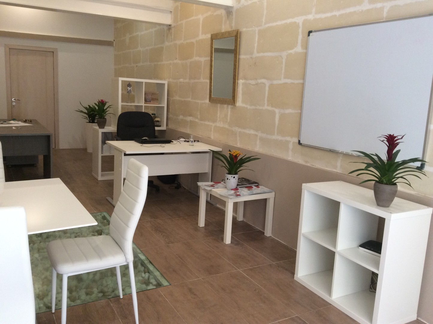 Class 4 shop/office to let in Sliema