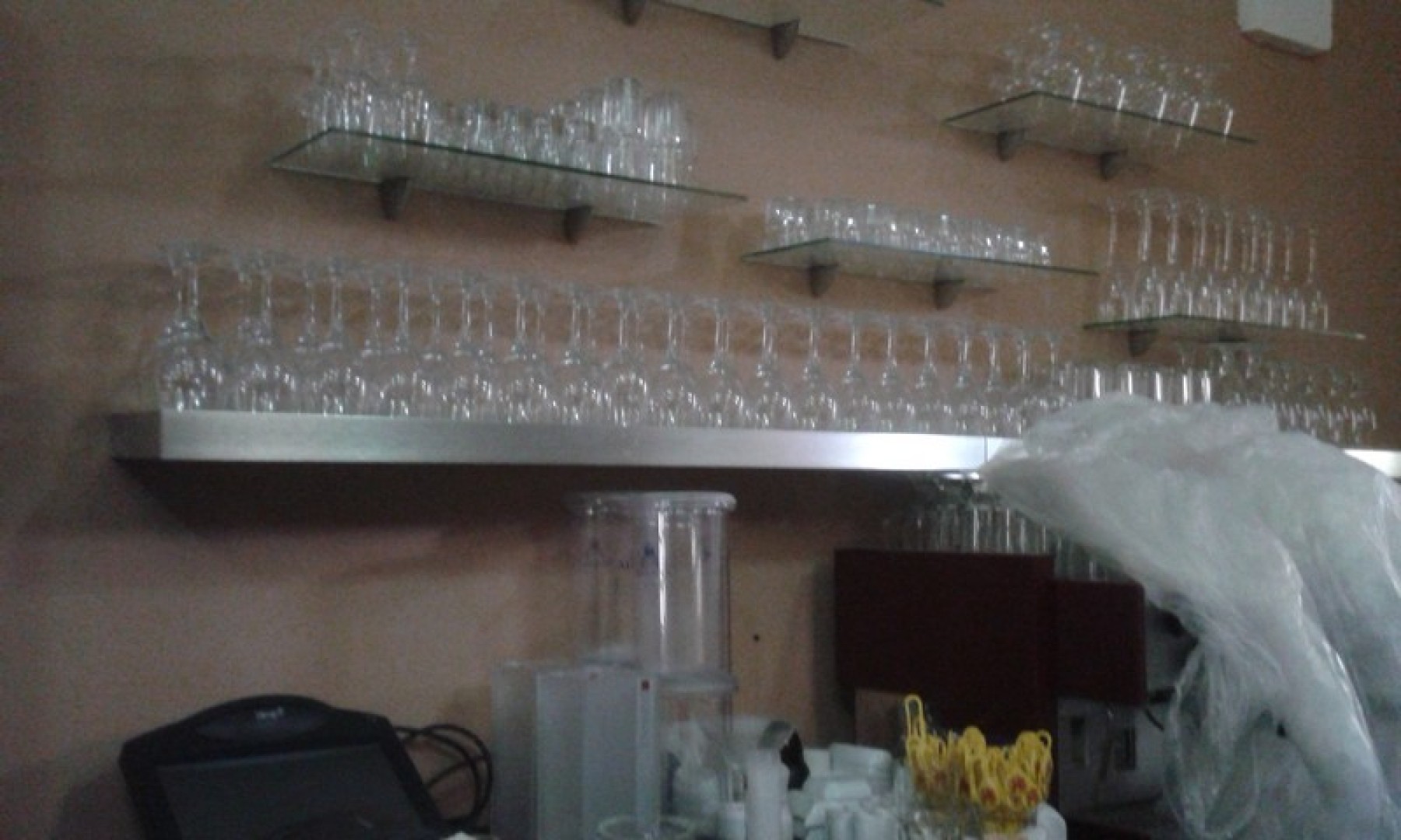 Fully equipped 150 square metre Cafetera Wine-Bar and Restaurant to let in Rabat with terrace
