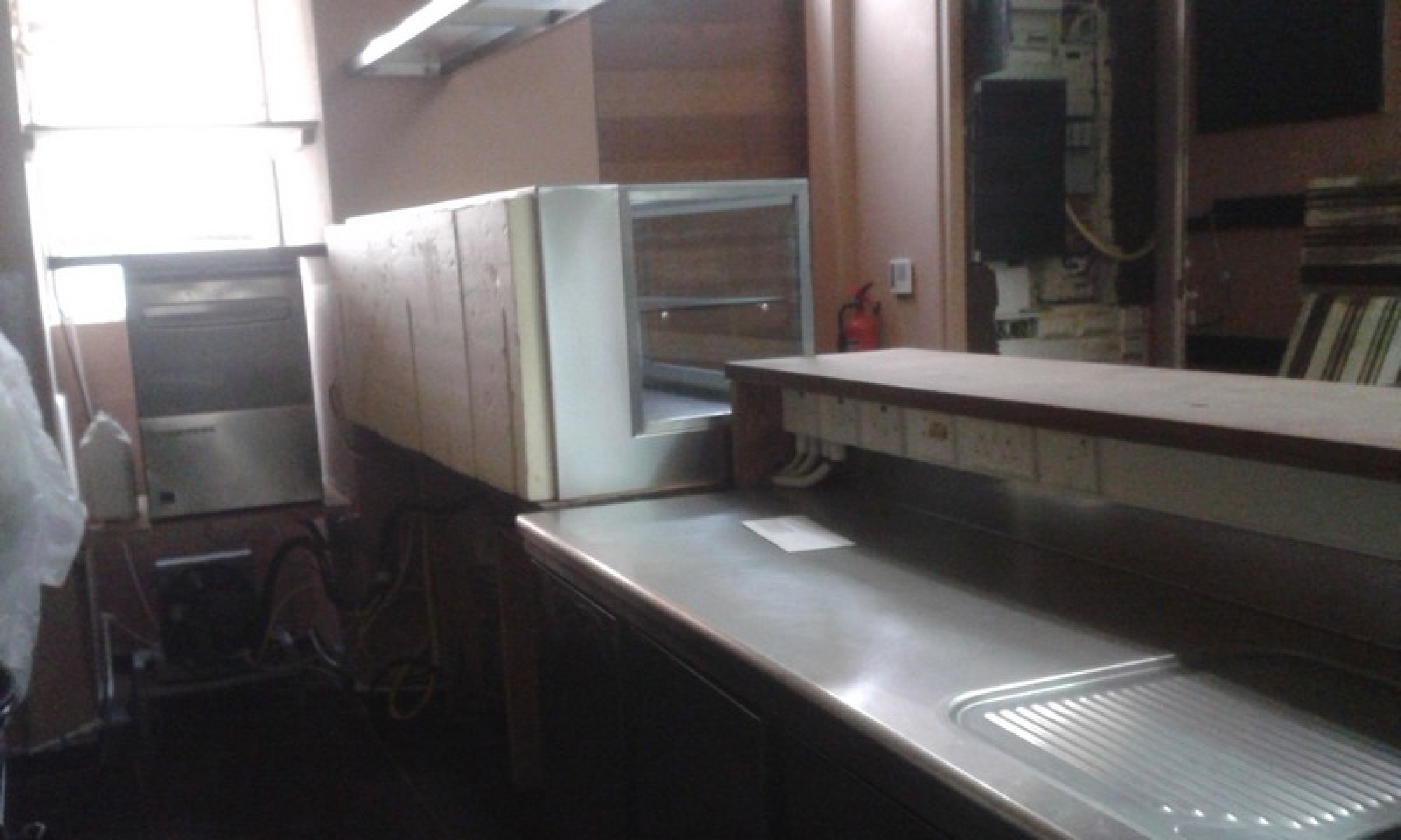 Fully equipped 150 square metre Cafetera Wine-Bar and Restaurant to let in Rabat with terrace