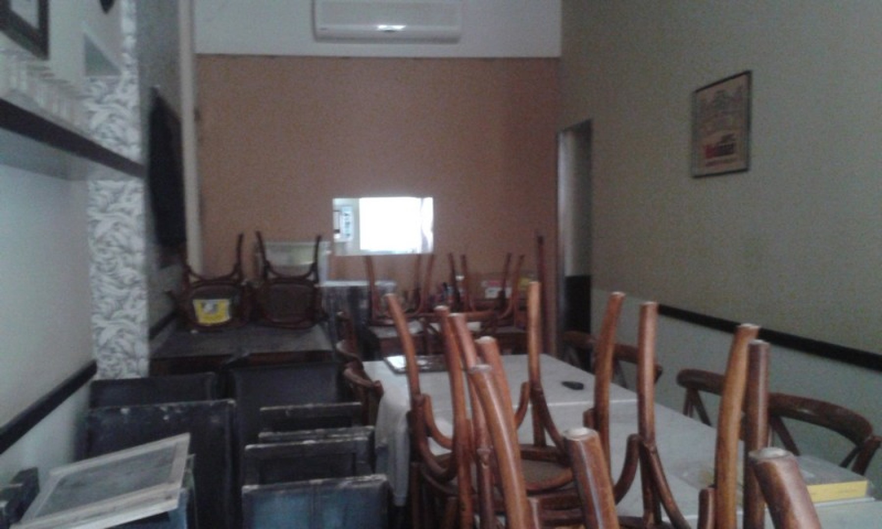 Fully equipped 150 square metre Cafetera Wine-Bar and Restaurant to let in Rabat with terrace