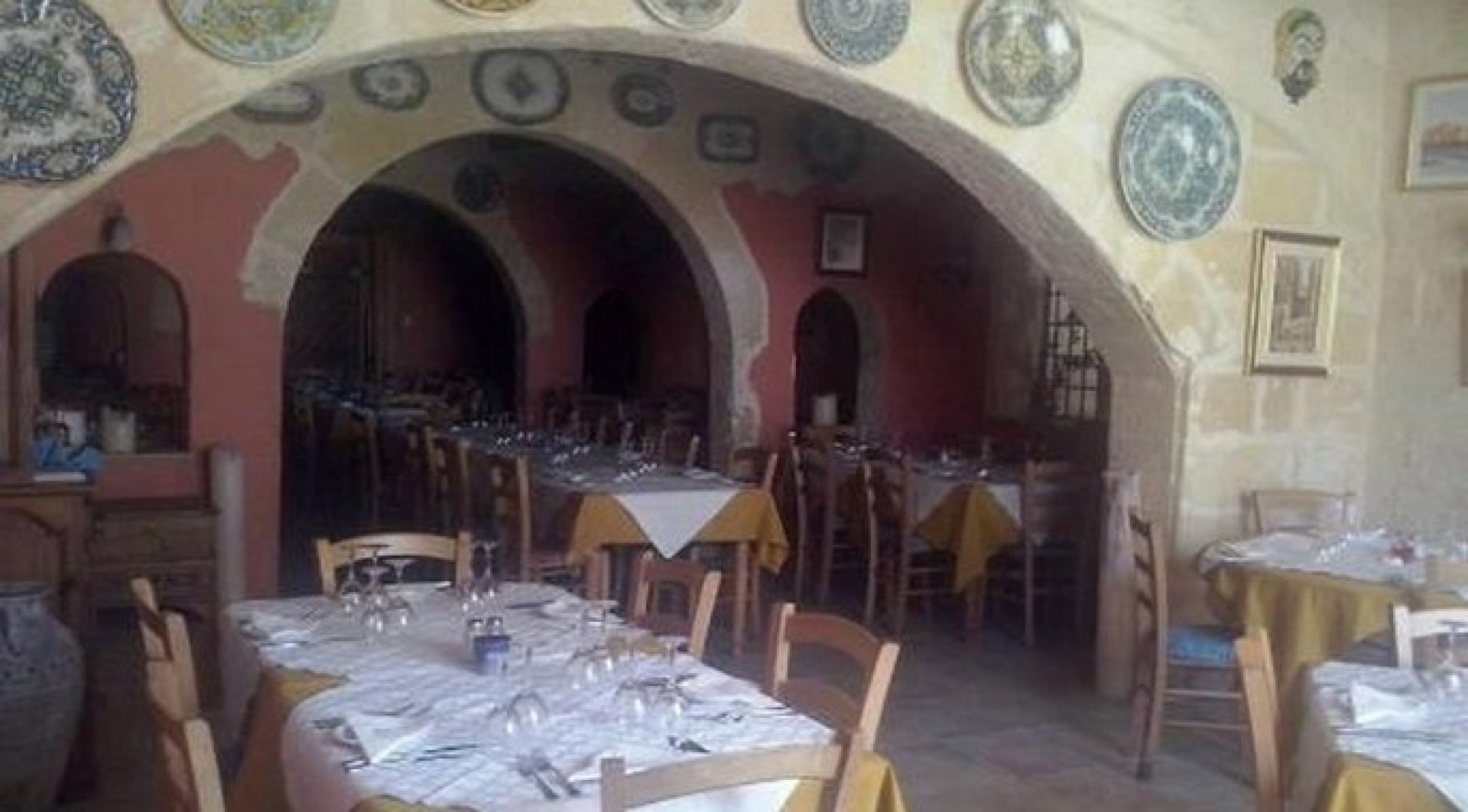 Restaurant / Cafeteria situated on the outskirts of Valletta , perfect for the right Concept