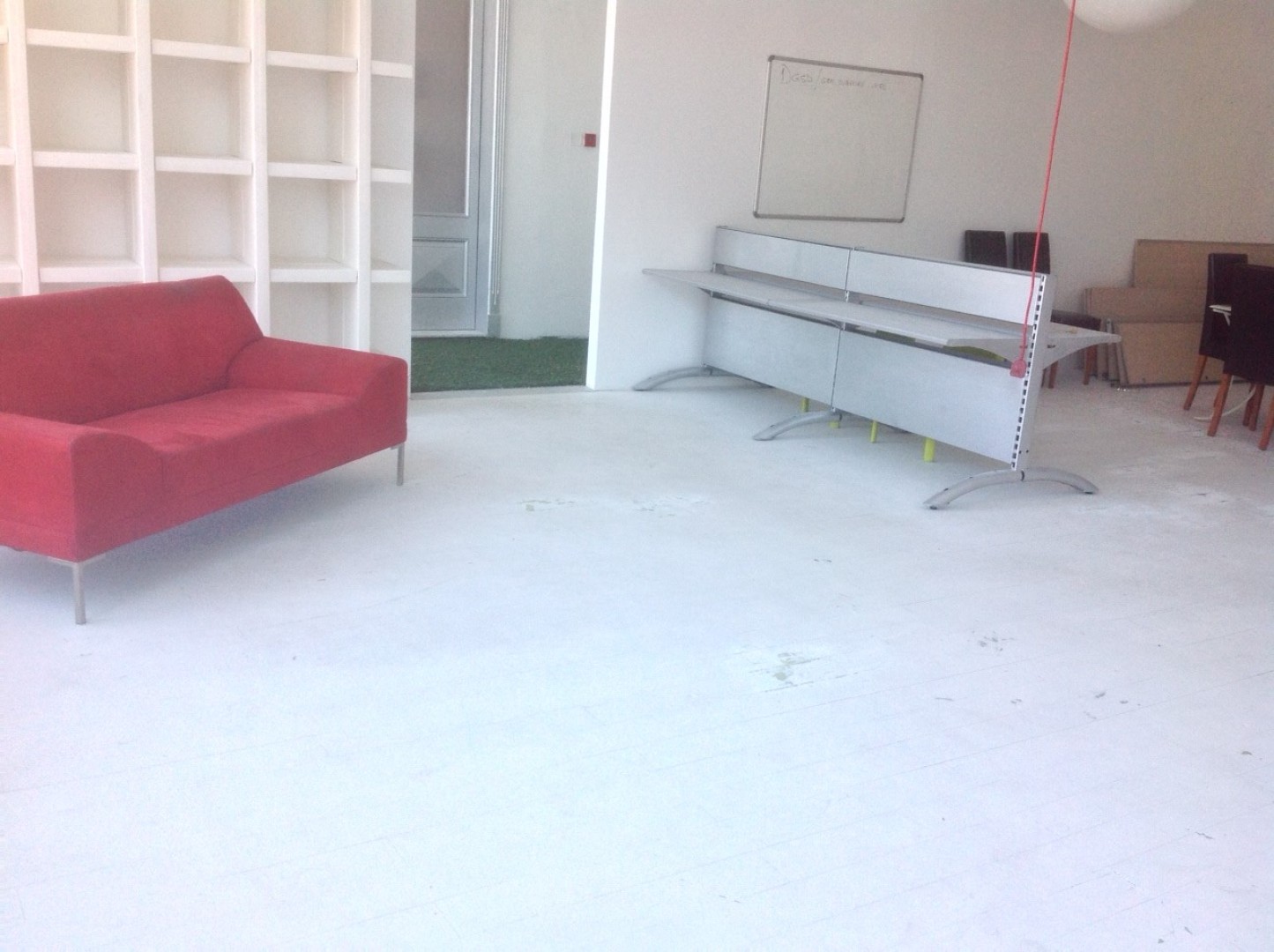 Showroom/office on a busy road in Marsa