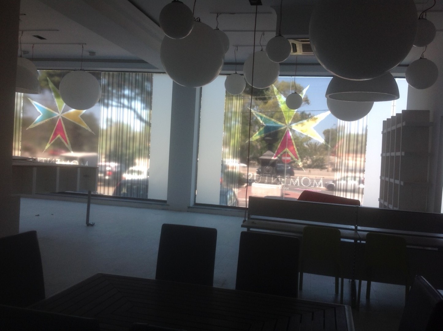 Showroom/office on a busy road in Marsa