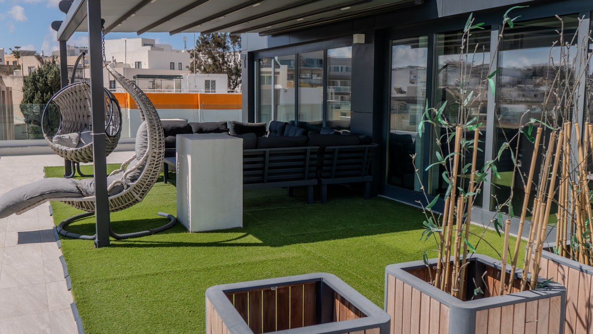 Penthouse Office that Consists of 400 sqm for rent in St Julians