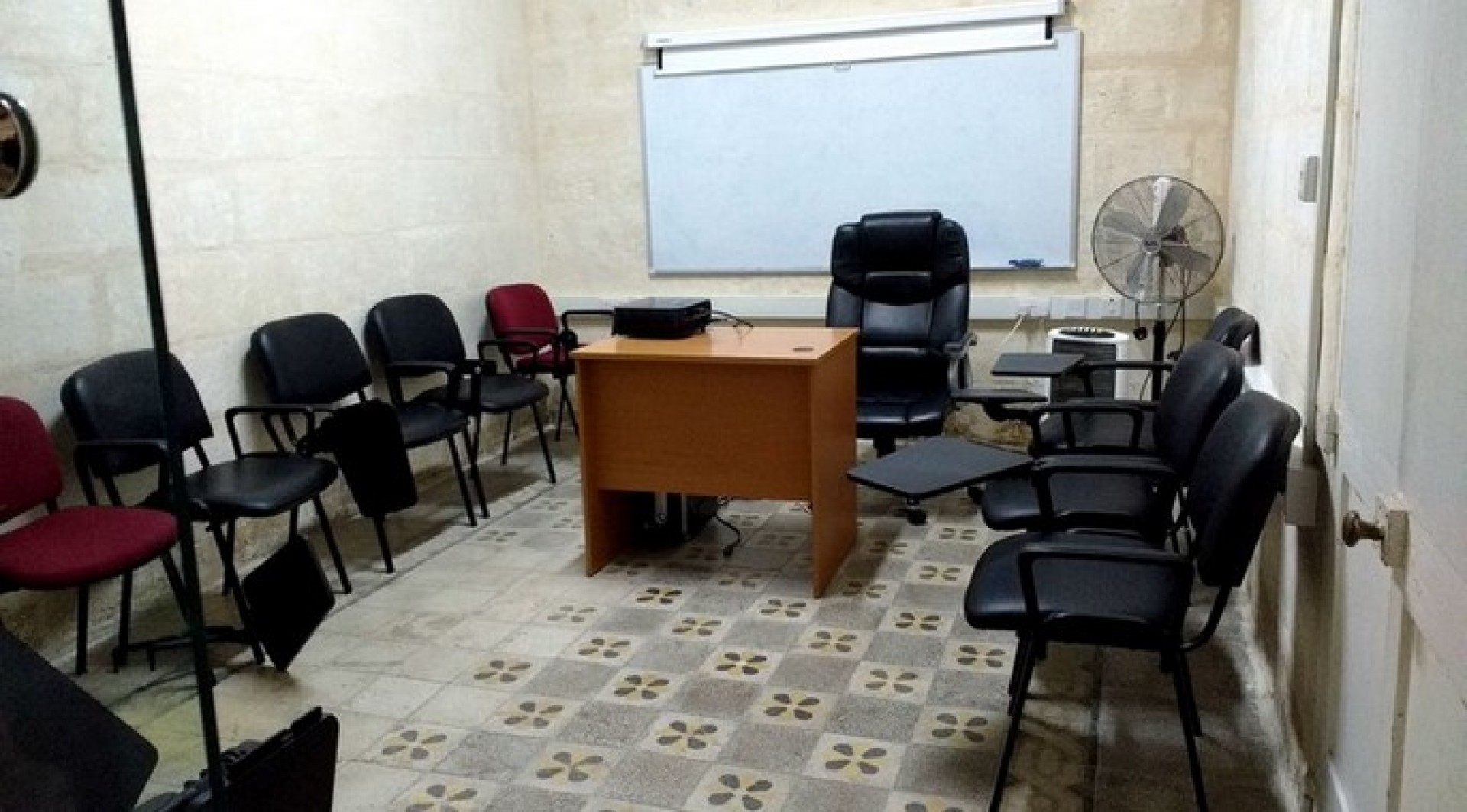 Malta Real Esate: 55 sqm Office in Floriana
