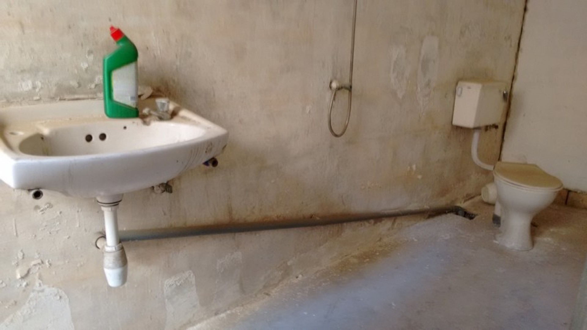 Massive 2850 square metre Warehouse for Rent/sale in Handaq Qormi