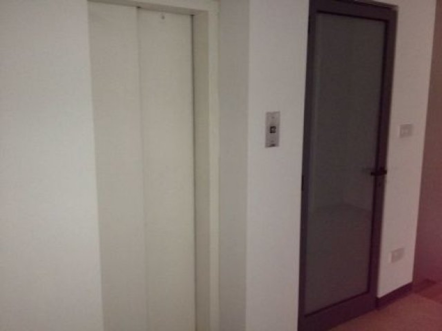 Large 300sqm Corner Office