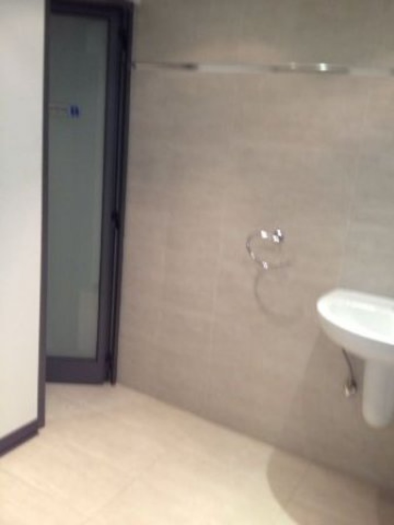 Large 300sqm Corner Office