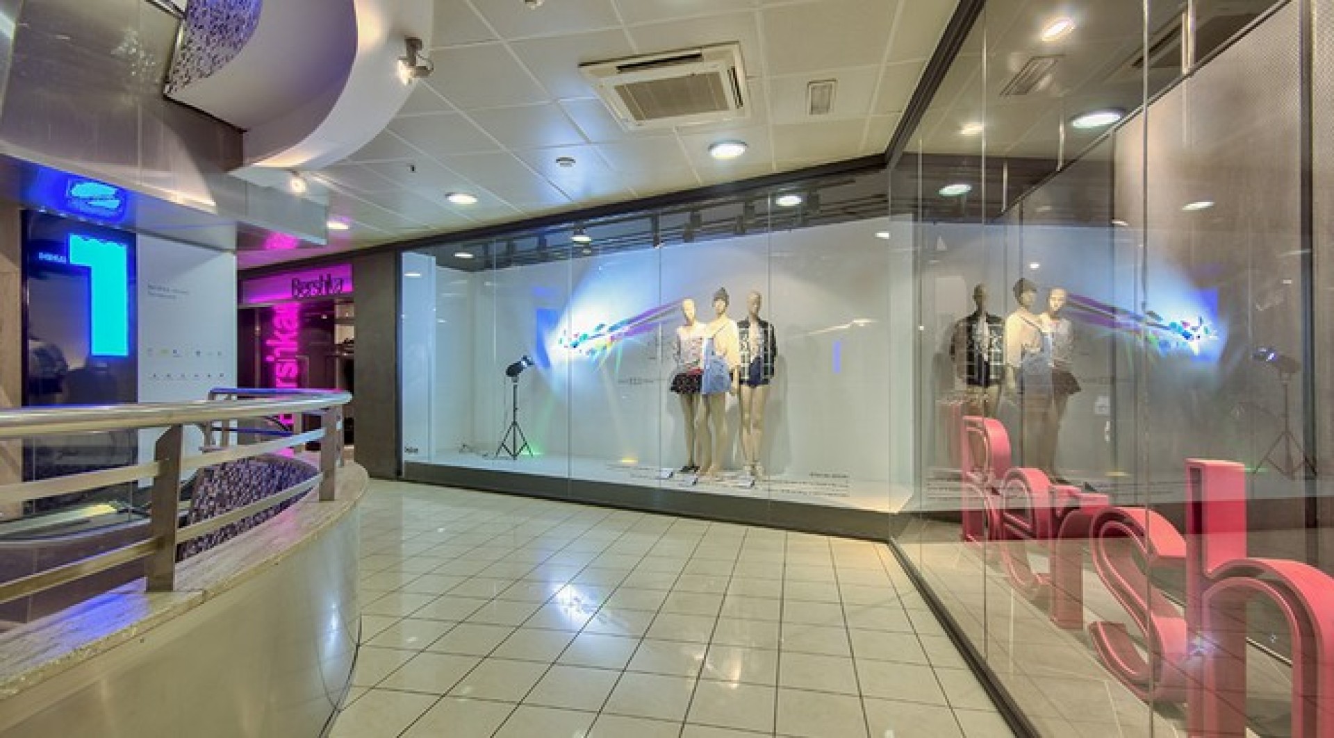 Retail Outlet for Rent In Shopping Complex in Valletta