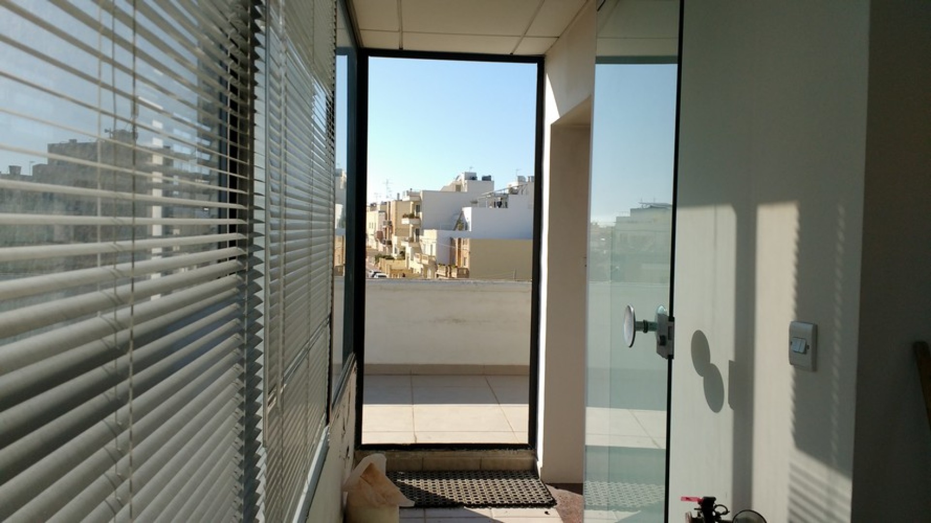 Office Block with Parking for rent in Naxxar