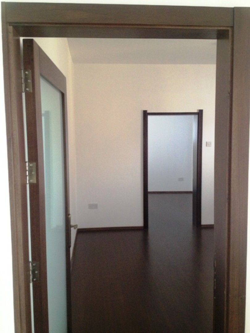 Corner Office with several rooms and ample light in Iklin