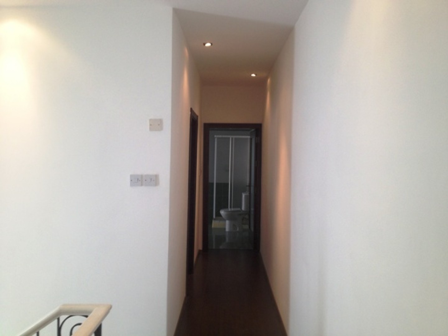 Corner Office with several rooms and ample light in Iklin