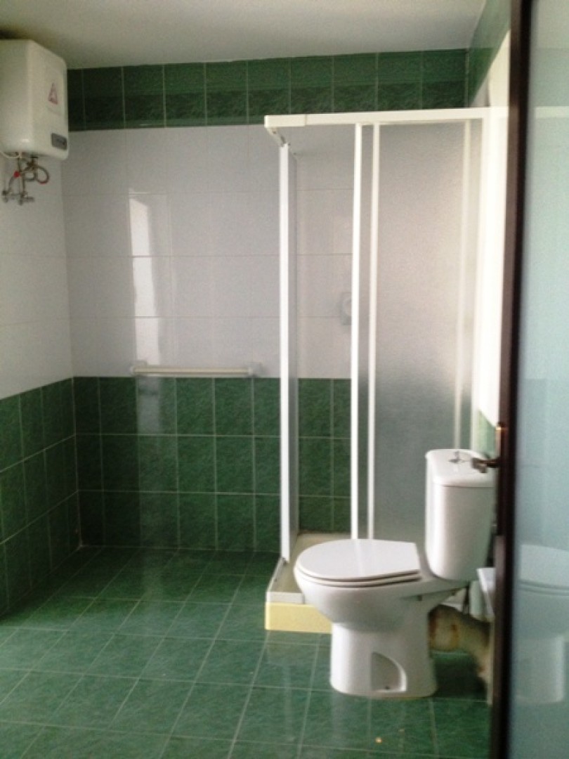 Corner Office with several rooms and ample light in Iklin