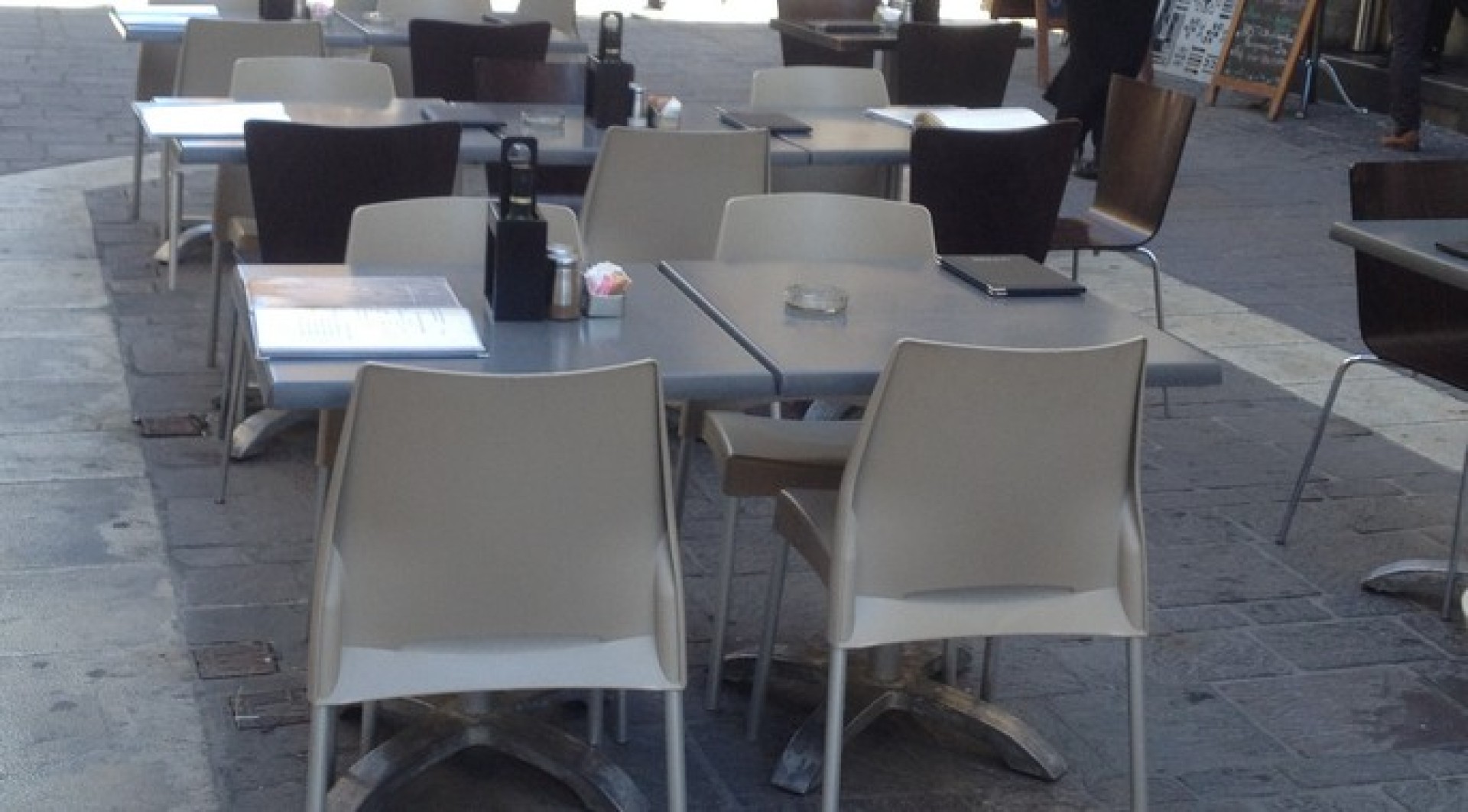 Restaurant For Rent/Sale on Merchants Street Consists of 3 Floors
