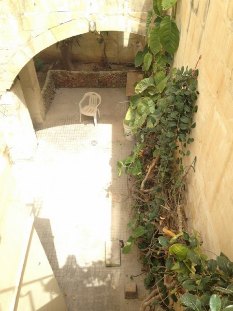 A Great Office/Restaurant/Wine Bar/Shop for Rent in St. Julians