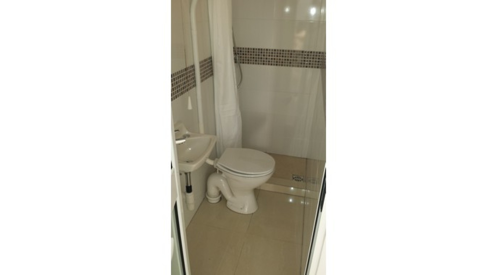 New 30 square metre Class 4 shop/office for rent in Bugibba