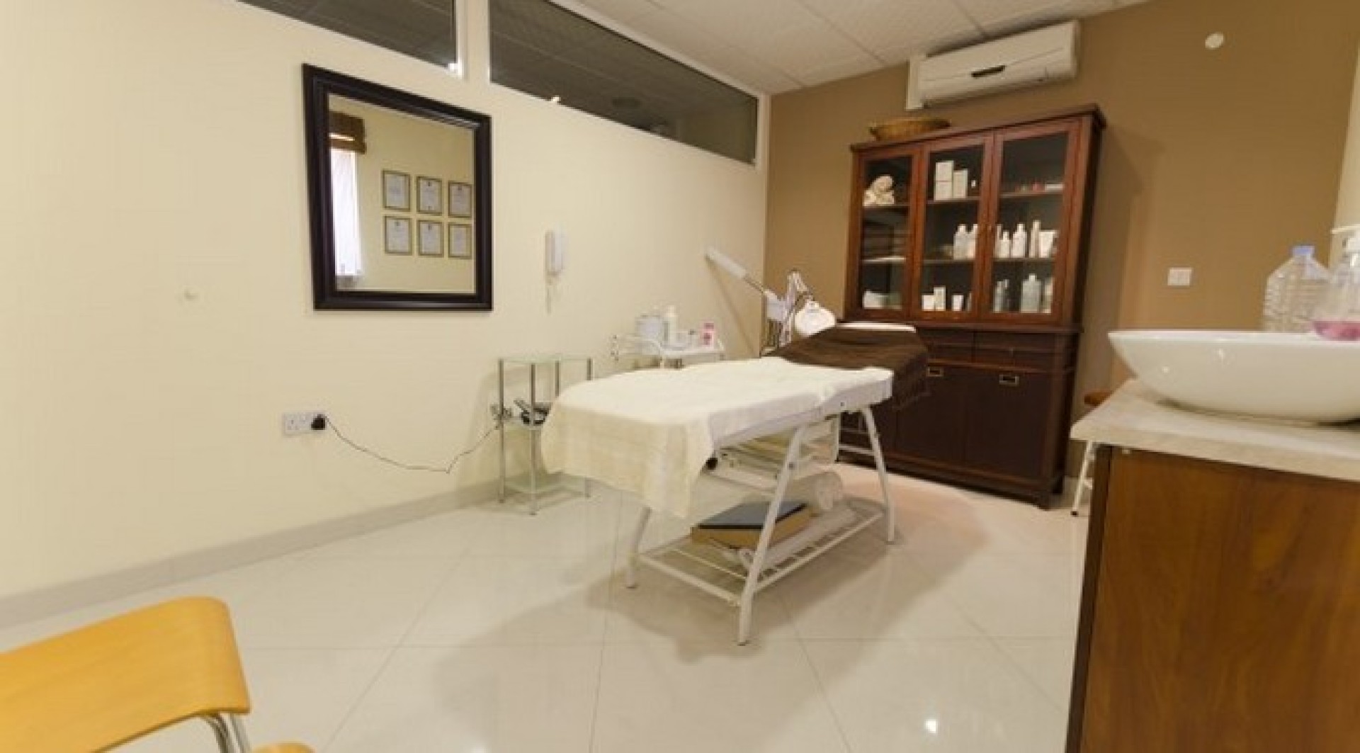 Class 4 Shop To Let in Lija
