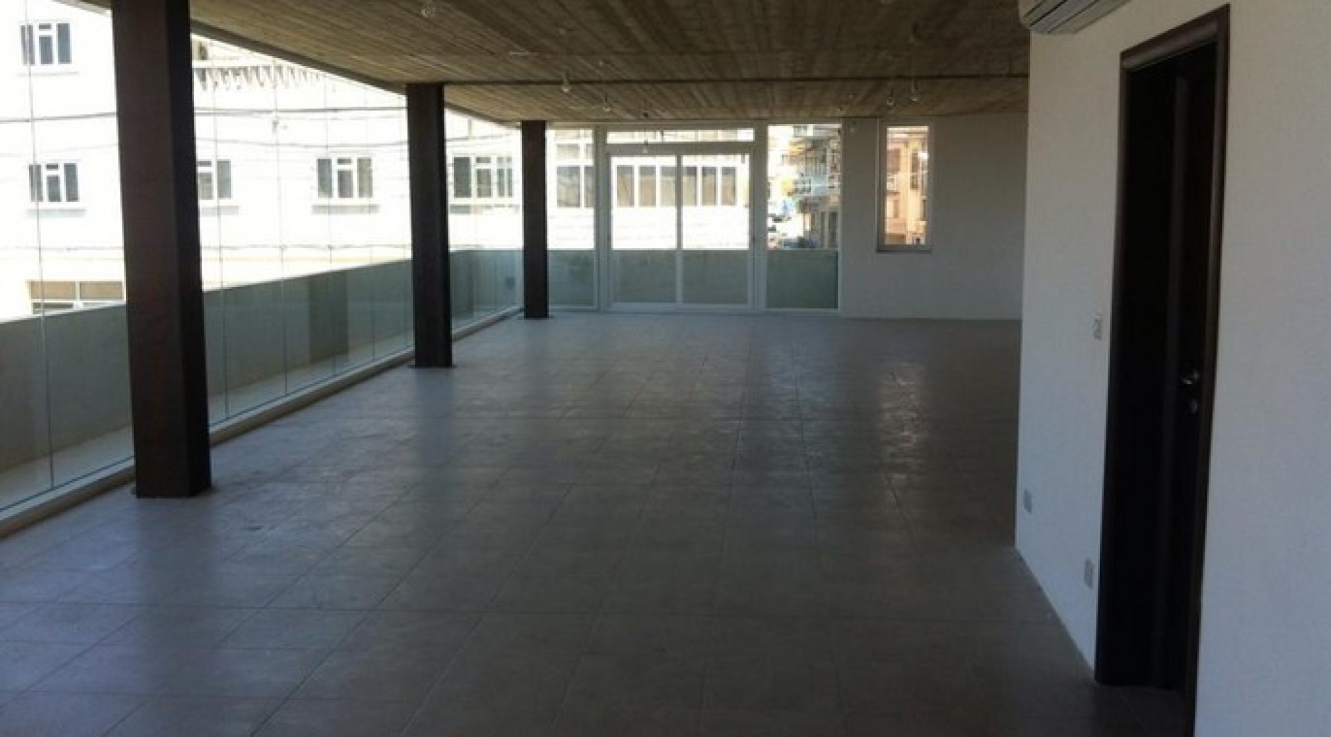 Office space for rent in Santa Venera with an area of 320 sqm