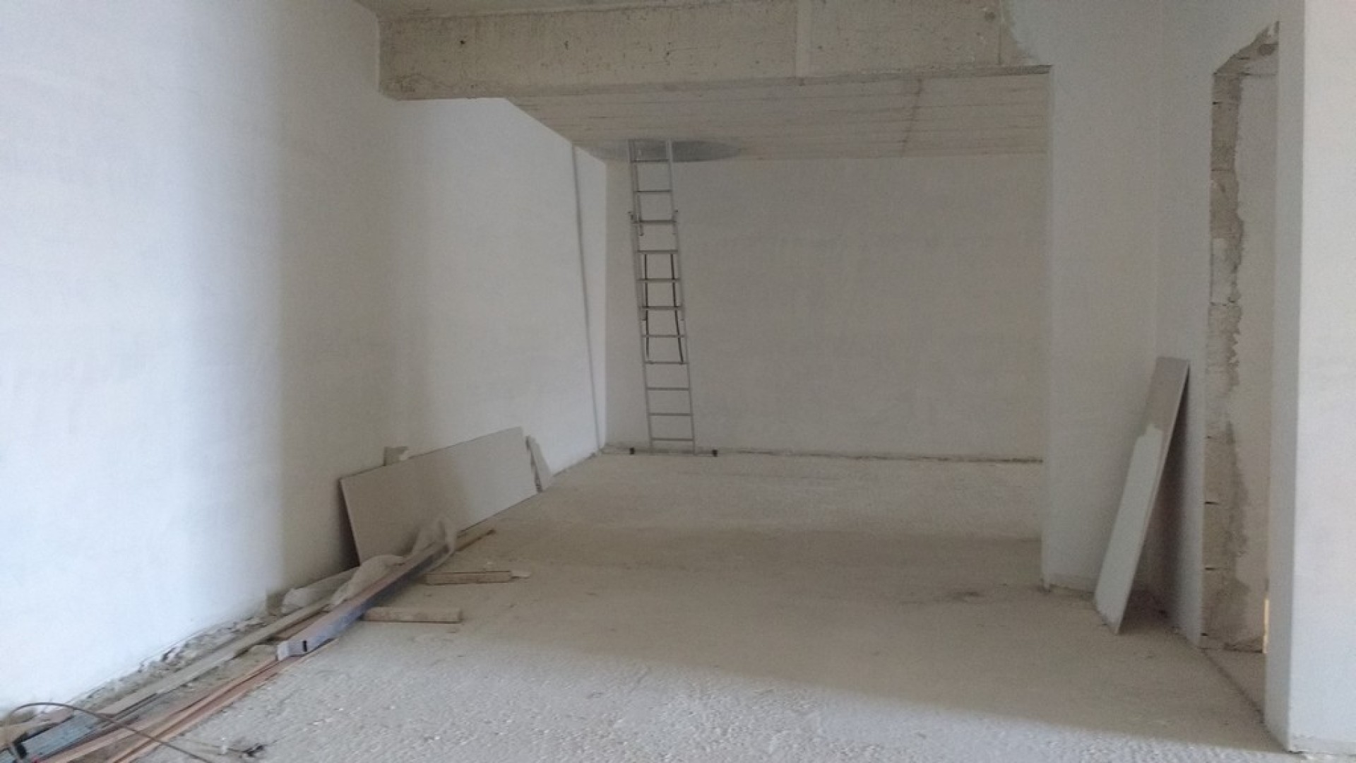 Real Estate Malta: 330 sqm commercial property in Xemxija on the seafront