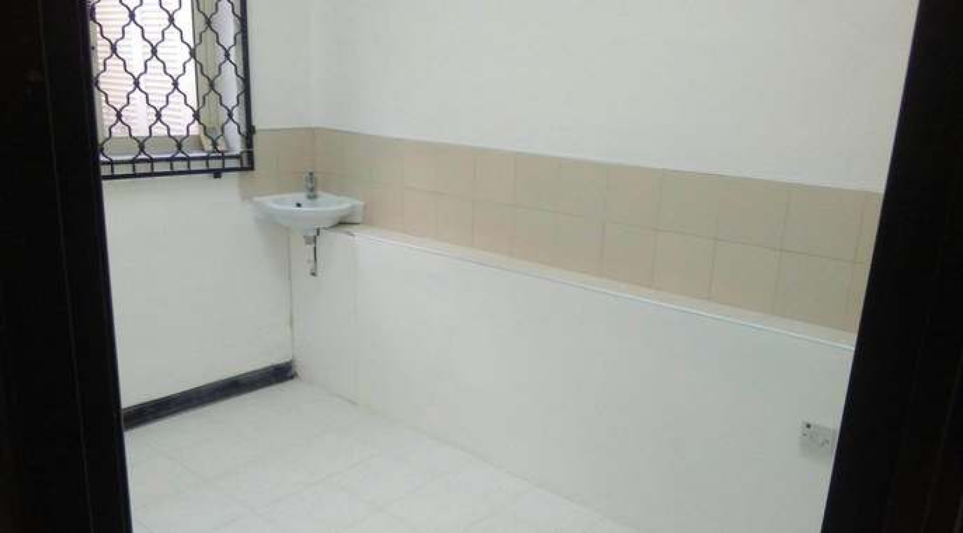 Shops for sale/ rent in Malta: 29 sqm commercial in Qawra