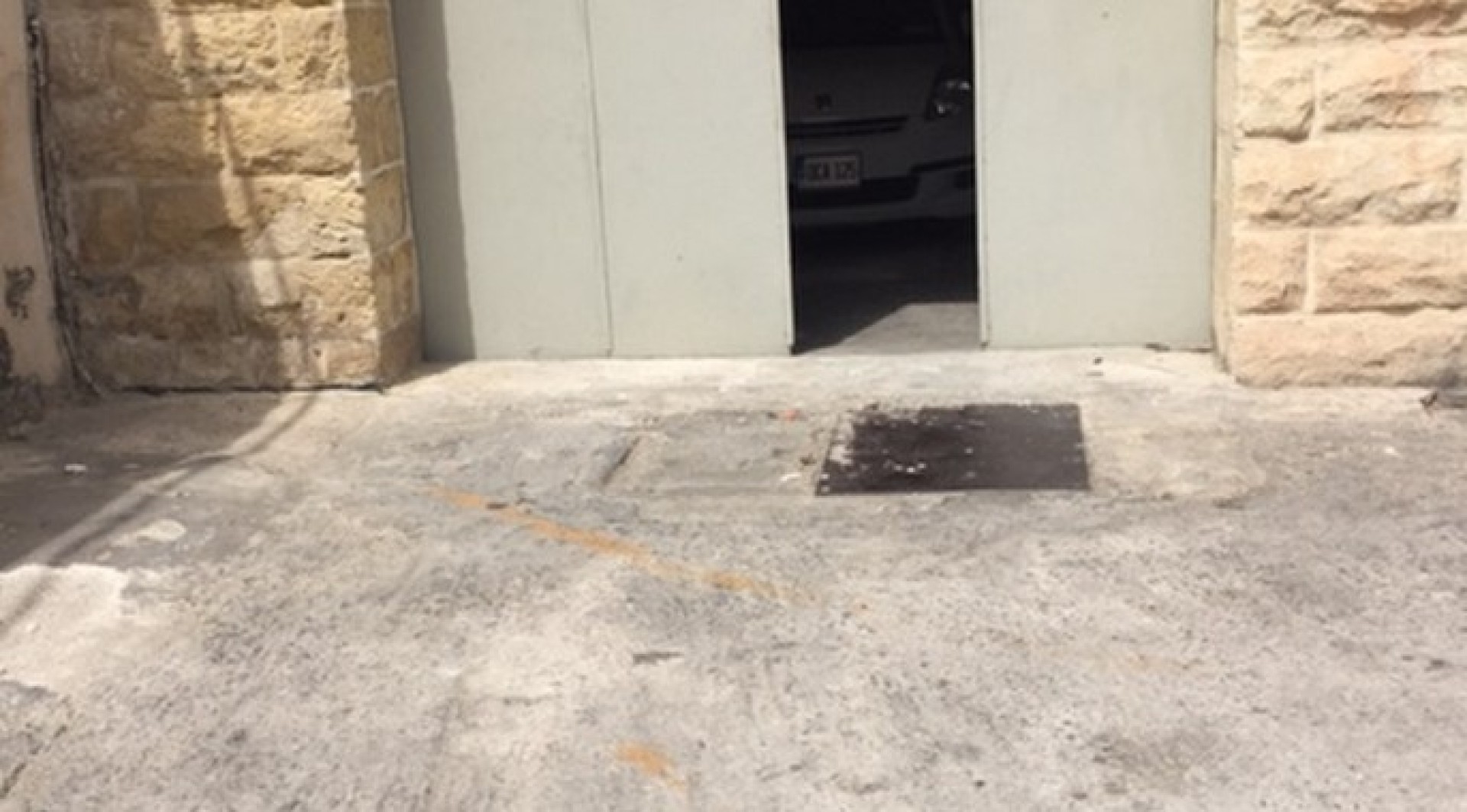 Garages in Malta: 6 Car Garage for Sale/to Let in Fgura